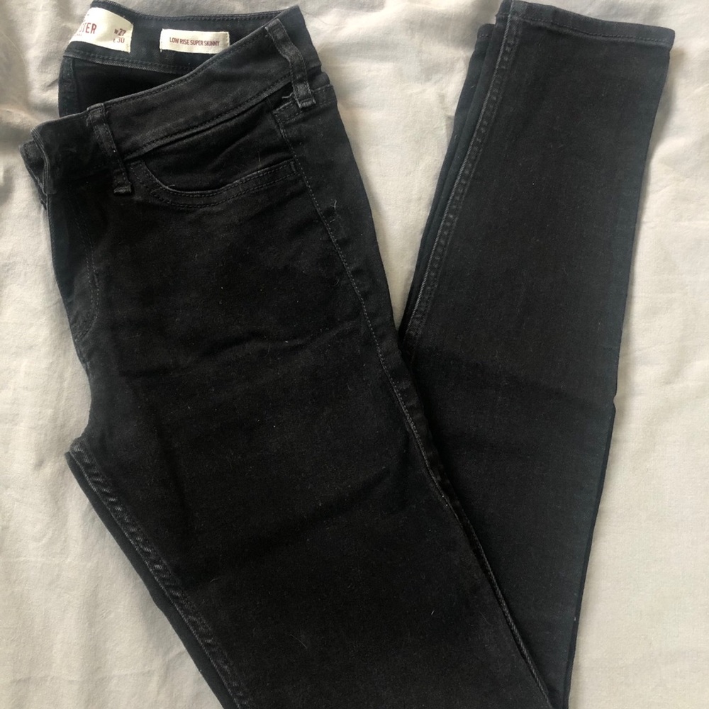 Low rise super skinny Hollister jeans-size 5